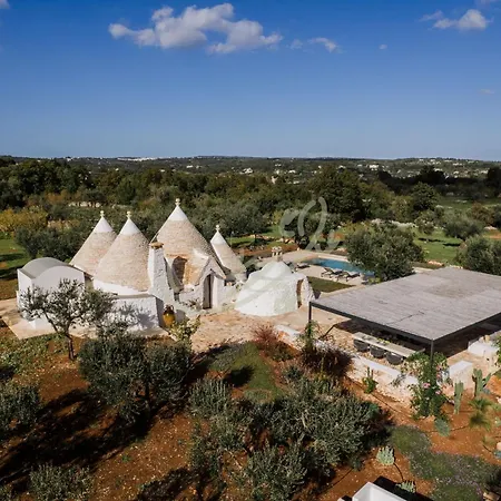 Dom wakacyjny Td Trullo Lumina Boutique Luxury Trulli With Pool
