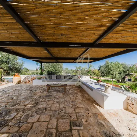 Dom wakacyjny Td Trullo Lumina Boutique Luxury Trulli With Pool