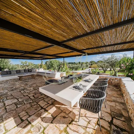 Dom wakacyjny Td Trullo Lumina Boutique Luxury Trulli With Pool