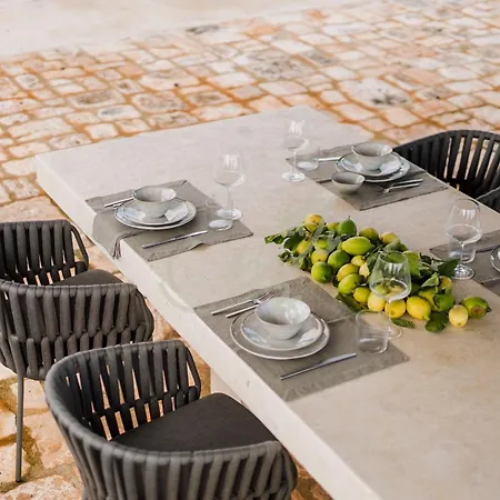 Dom wakacyjny Td Trullo Lumina Boutique Luxury Trulli With Pool Ostuni